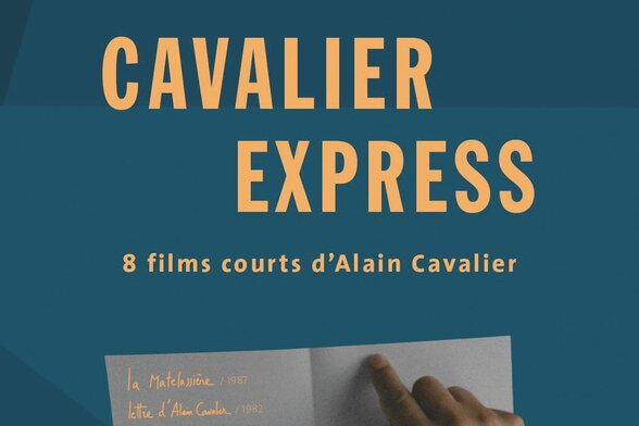 Affiche de Cavalier Express, huit films courts d’Alain Cavalier : des mains tiennent un carnet manuscrit